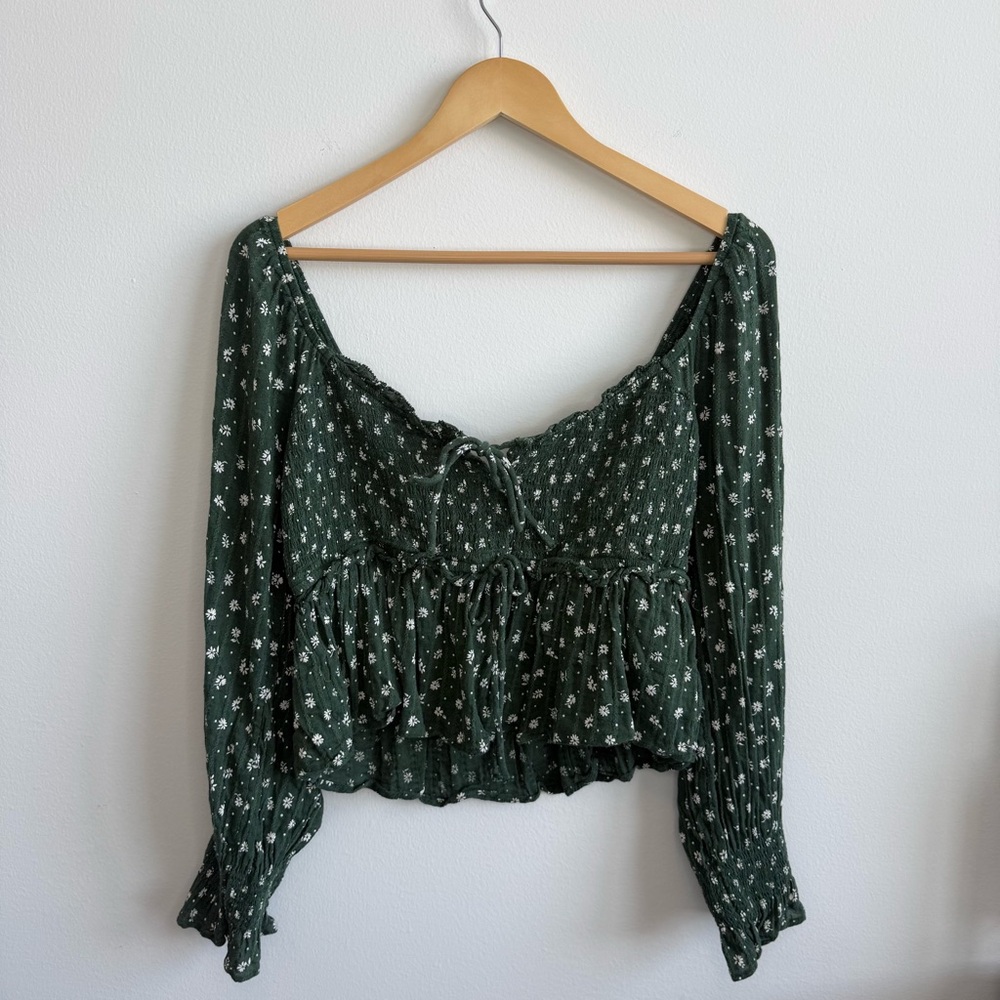 American Eagle Floral Green Blouse Size Large Peasant Cottagecore Lightweight